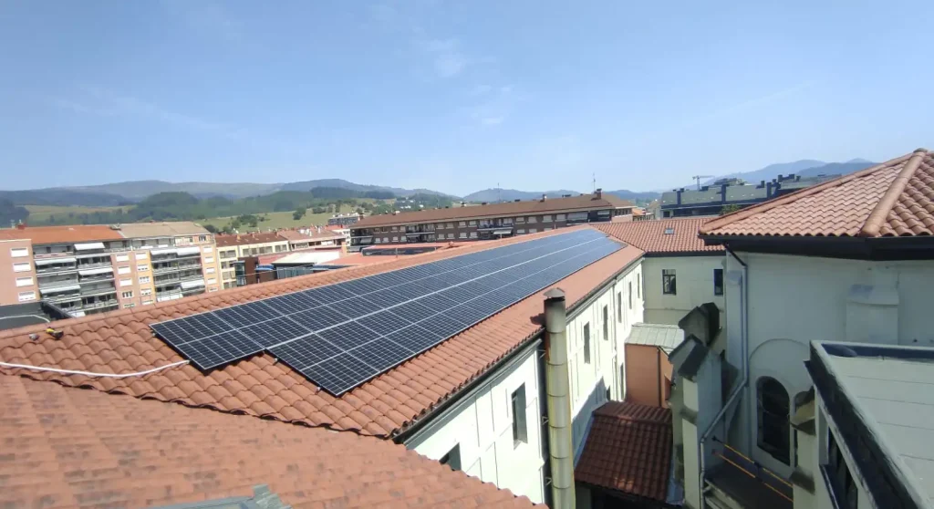 Jesuitak Durangok jasangarritasun-konpromisoa indartu du instalazio fotovoltaiko berriarekin